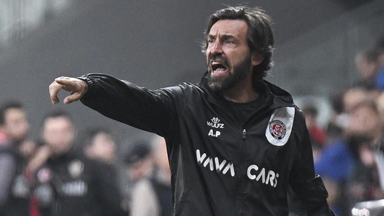 Pirlo futbolcularına sigara içirmiş