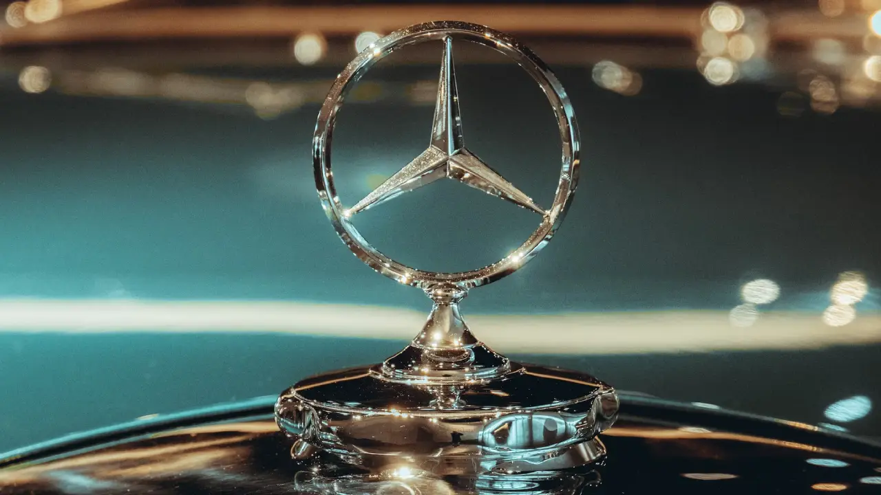 Alman devi Mercedes’ten ilk test: İki elektrikli arabanın çarpışmasının sonuçları
