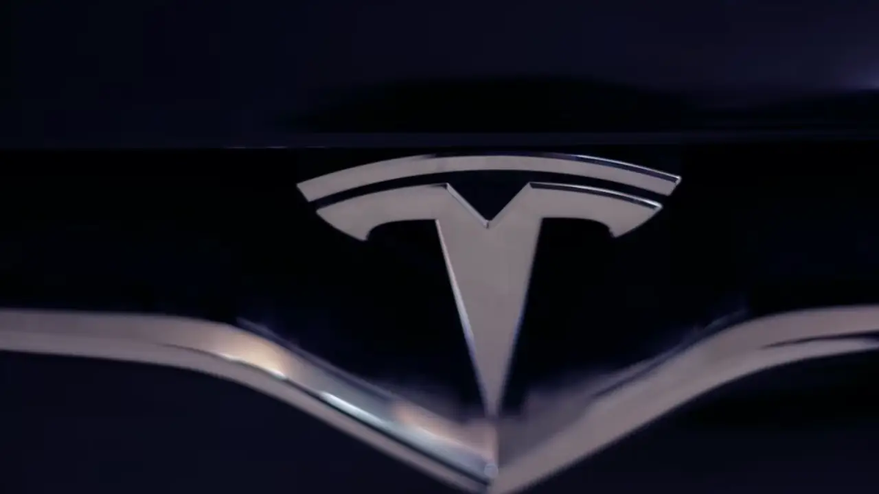 Tesla ile drift atmanın faturası ağır oldu!