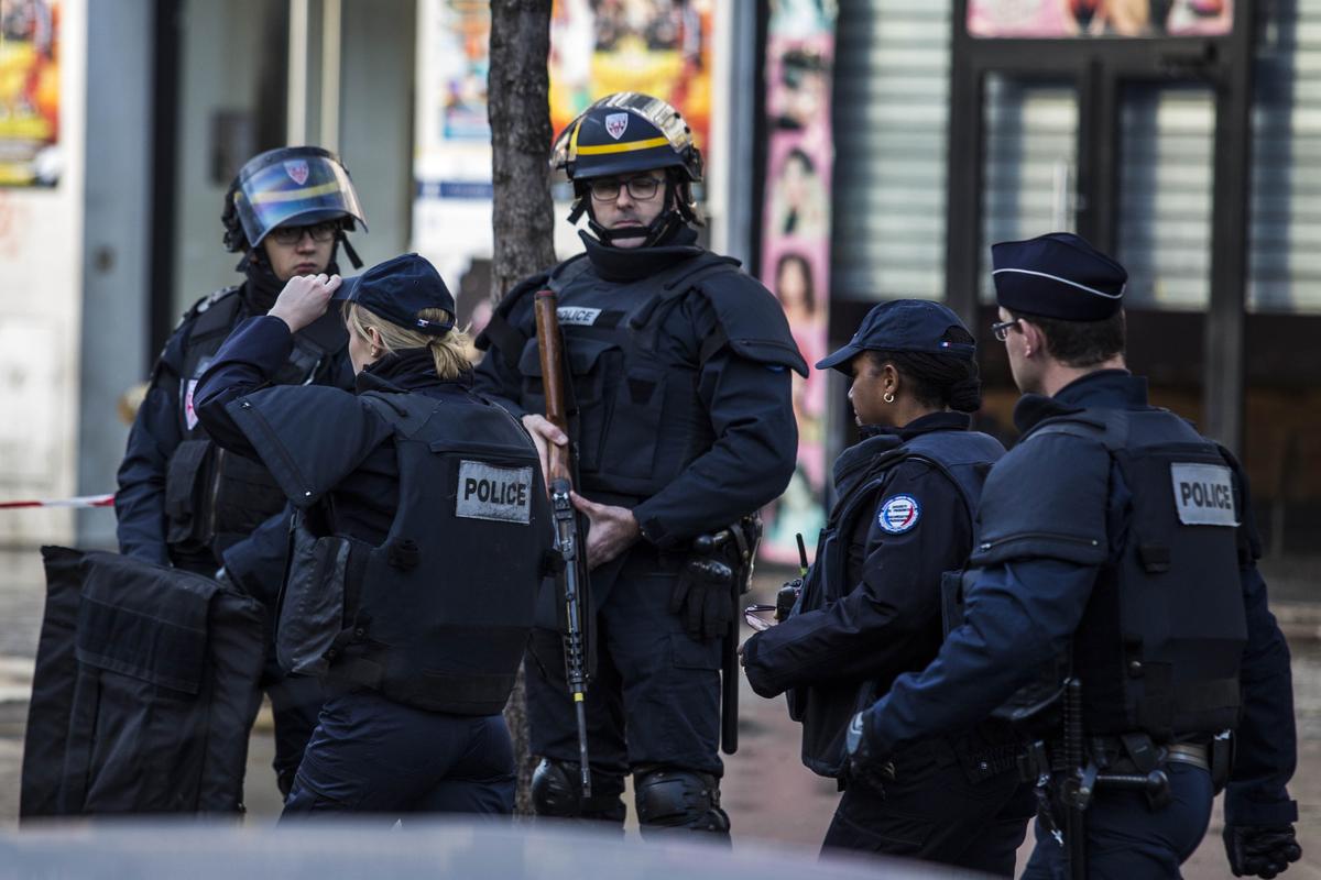 Paris'teki intihar bombacısı paniği