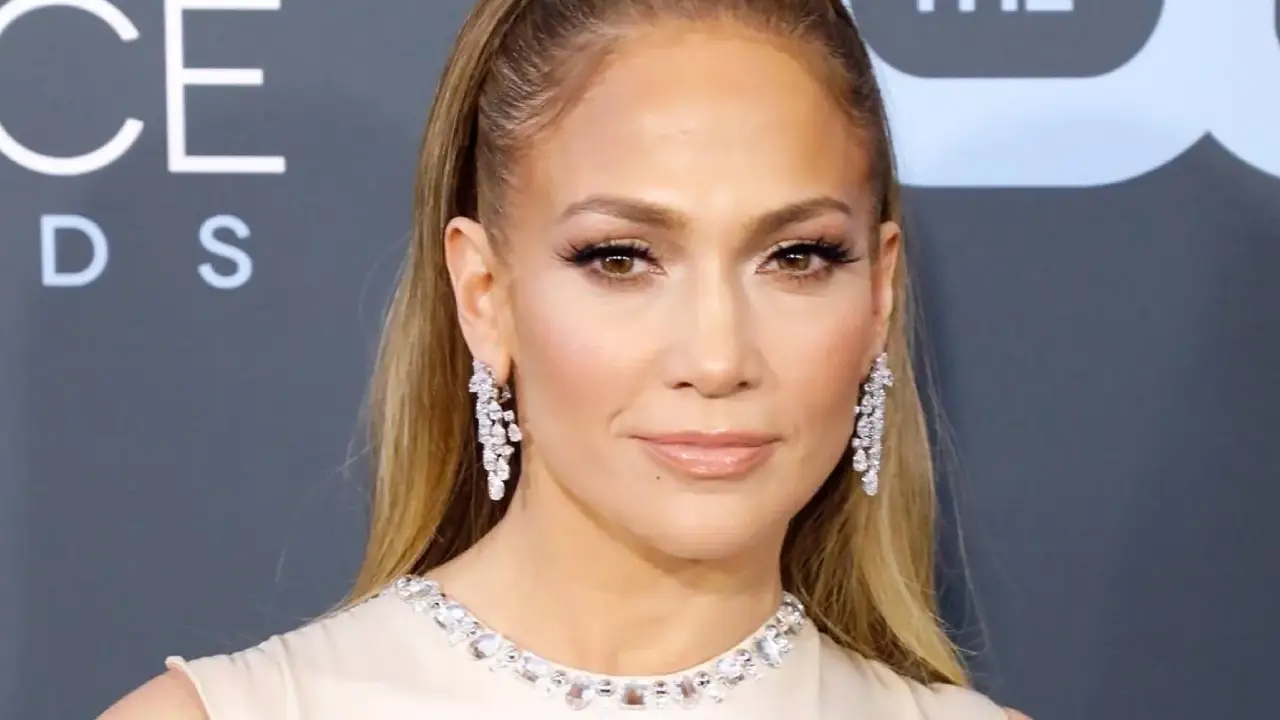 Jennifer Lopez kızıyla bitpazarında