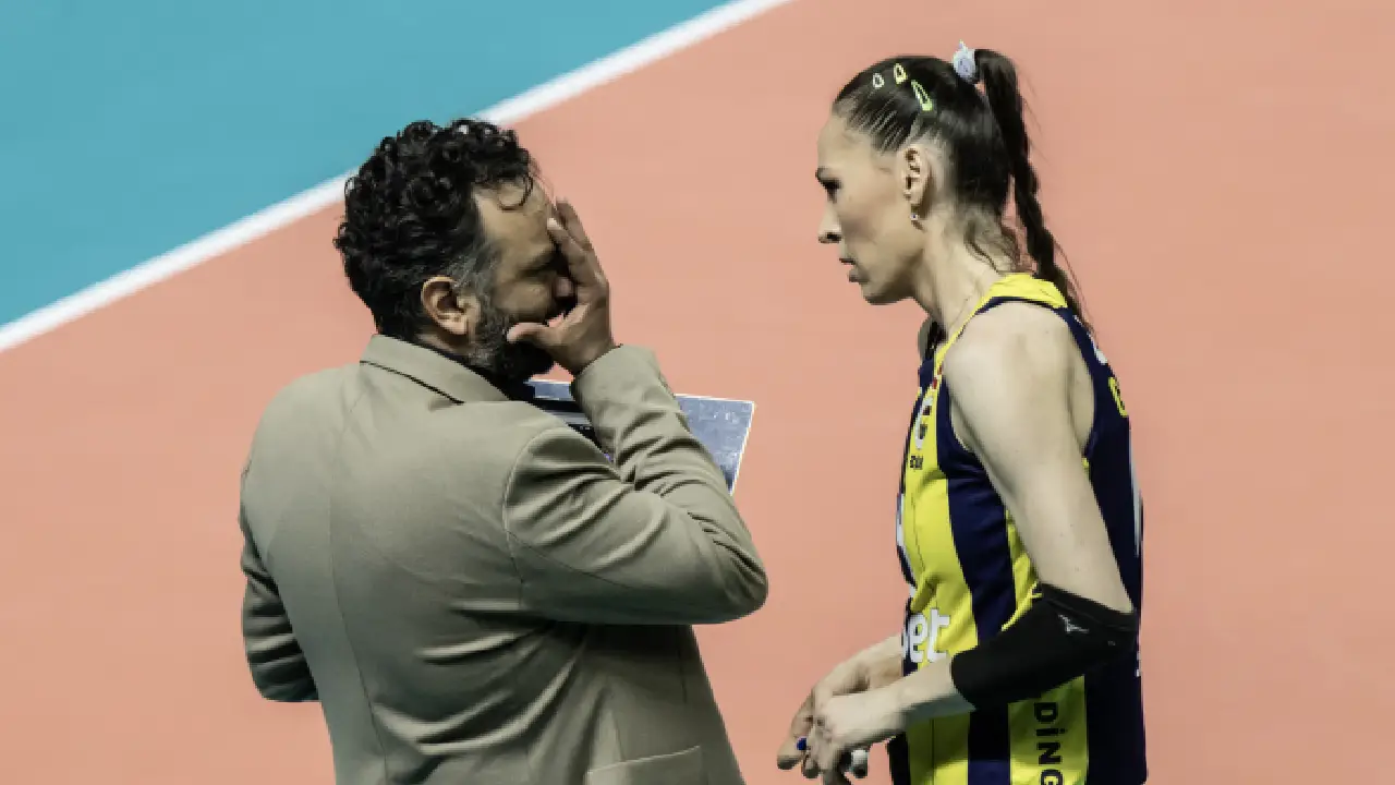 Eczacıbaşı Dynavit, Fenerbahçe Opet'i 3-2 mağlup etti