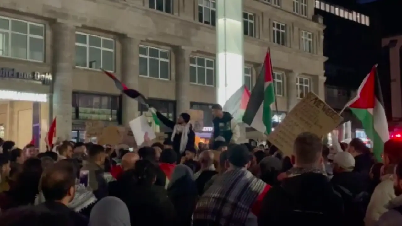 Köln'de Filistin'e destek gösterisi