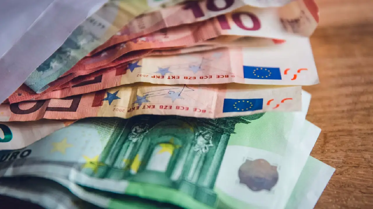 Almanların kenarda ne kadar parası var ?