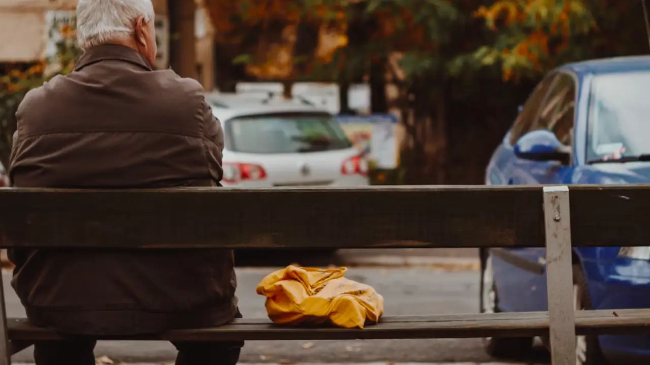 Berlin'de 78 yaşındaki adam dolandırıcıları öyle bir kandırdı ki!