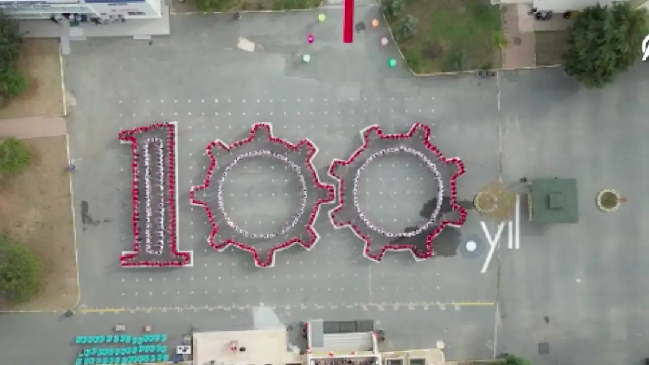 İstanbul'da 600 öğrenciyle "100. yıl" yazısı