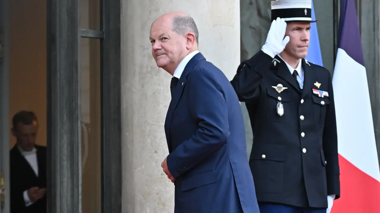 Scholz Biden'a özendi: Yolunu şaşırdı