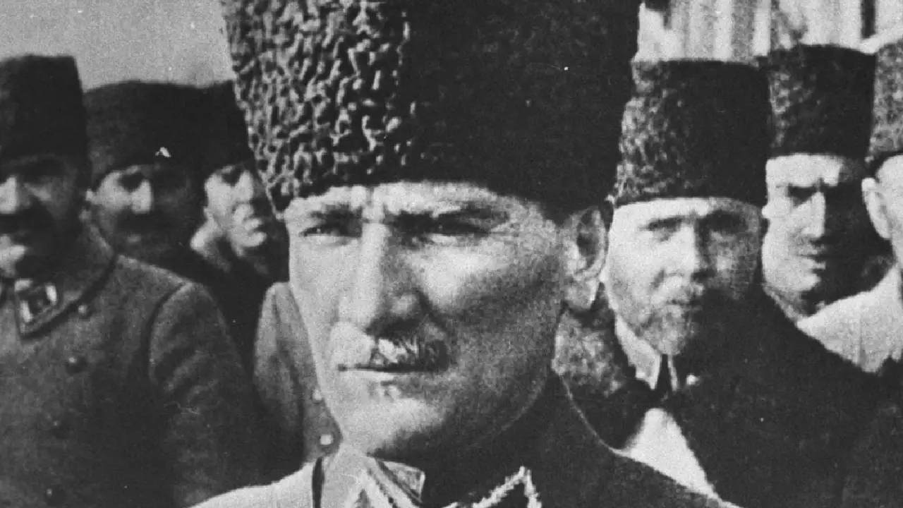 Atatürk talimat verdi: Türk askeri Alman komutana bakın nasıl kafa attı