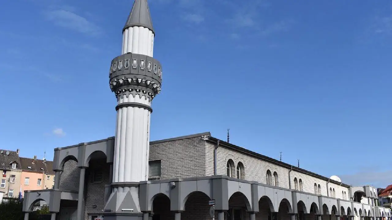 Almanya'da 3 camiye ırkçı tehdit paketleri gönderildi