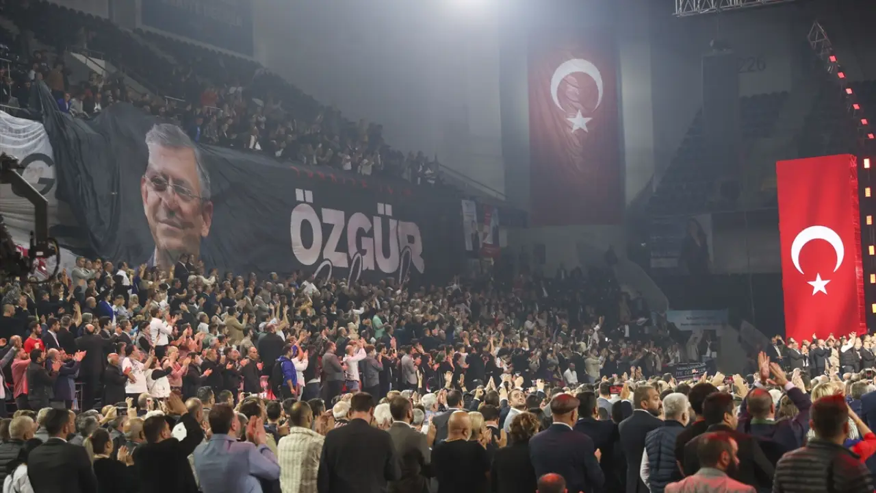 Özgür Özel'in Genel Başkan seçilmesi Alman basınında: CHP için bir dönüm noktası