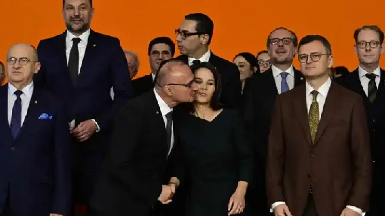 Almanya'nın gündeminde bu "selamlaşma" var: "Utanç verici"
