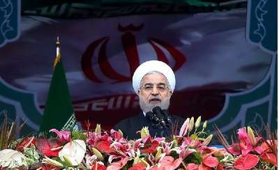 Devrimin yıldönümünde Ruhani meydan okudu: Korkmuyoruz