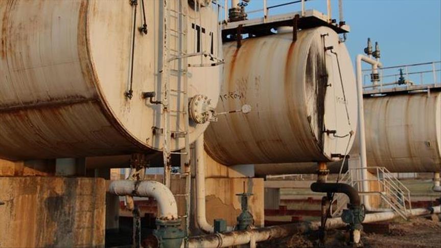 Oil prices crash to below $30 per barrel