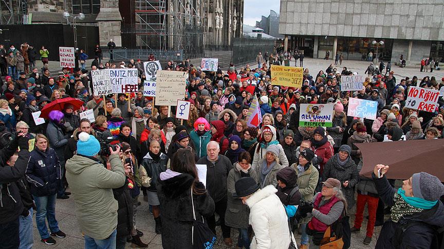 Köln'de taciz olayları protesto edildi