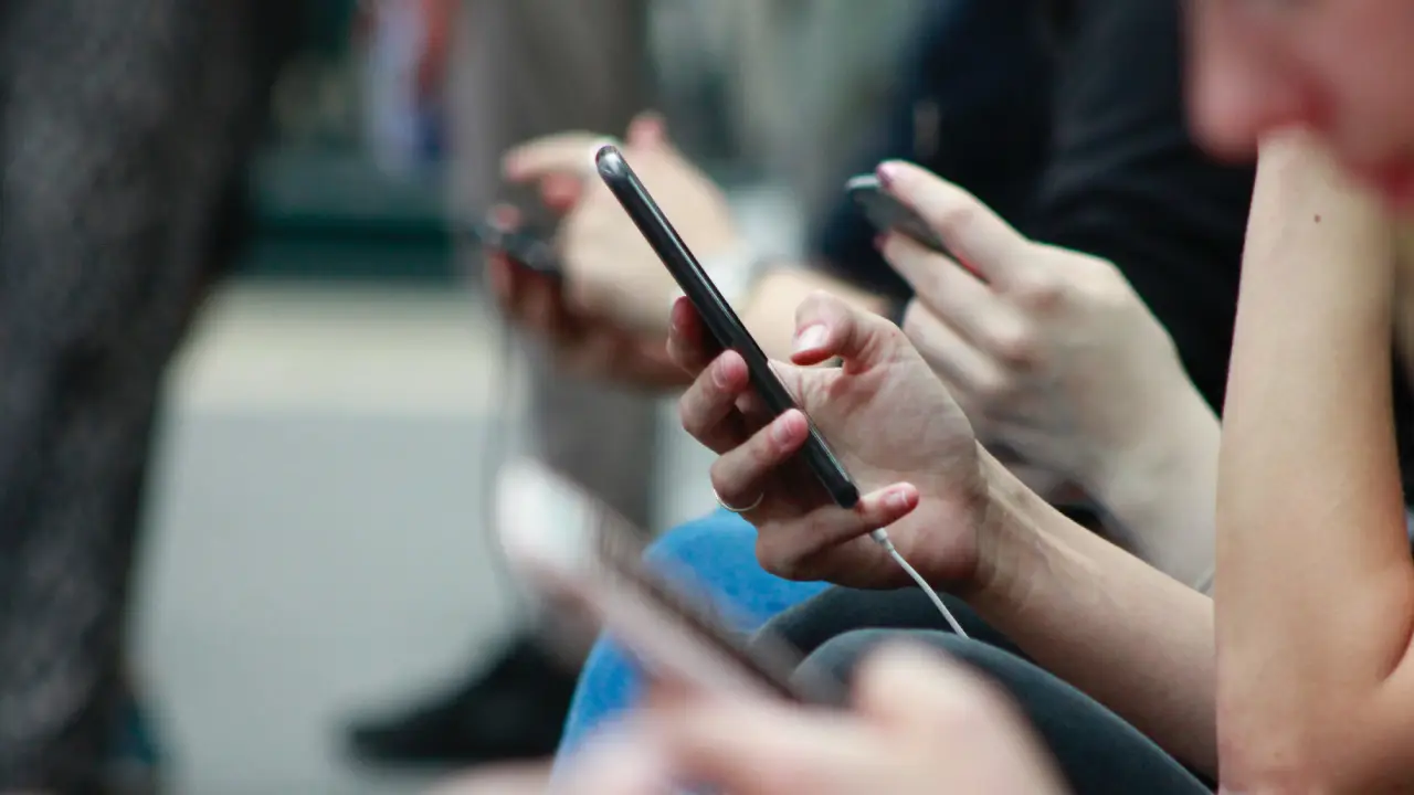 Telefon dolandırıcılıklarına karşı kendinizi nasıl koruyabilirsiniz?