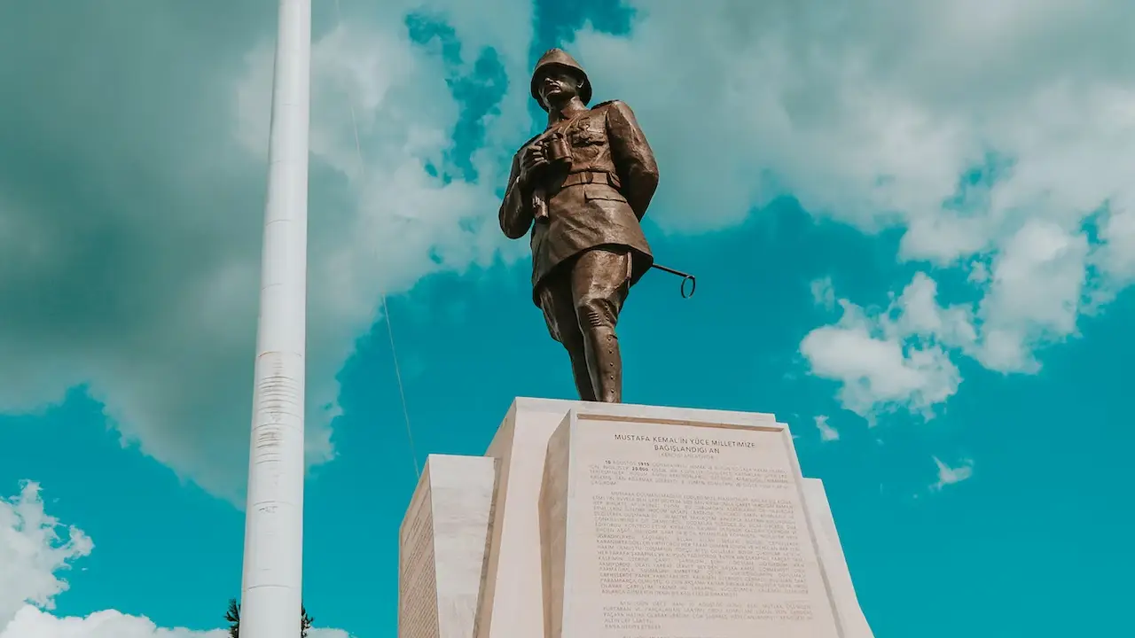 Atatürk'ün heykeli Berlin'de ziyarete açılıyor