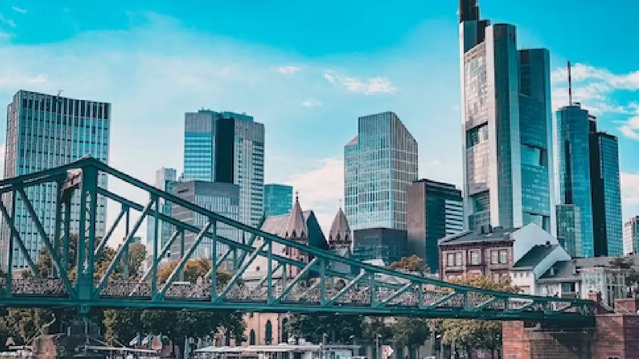 Frankfurt’ta emlak fiyatları çöktü