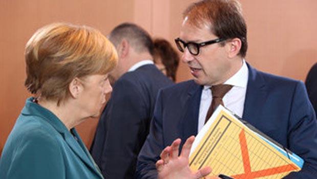 Merkel'e parti içinden mülteci tepkisi