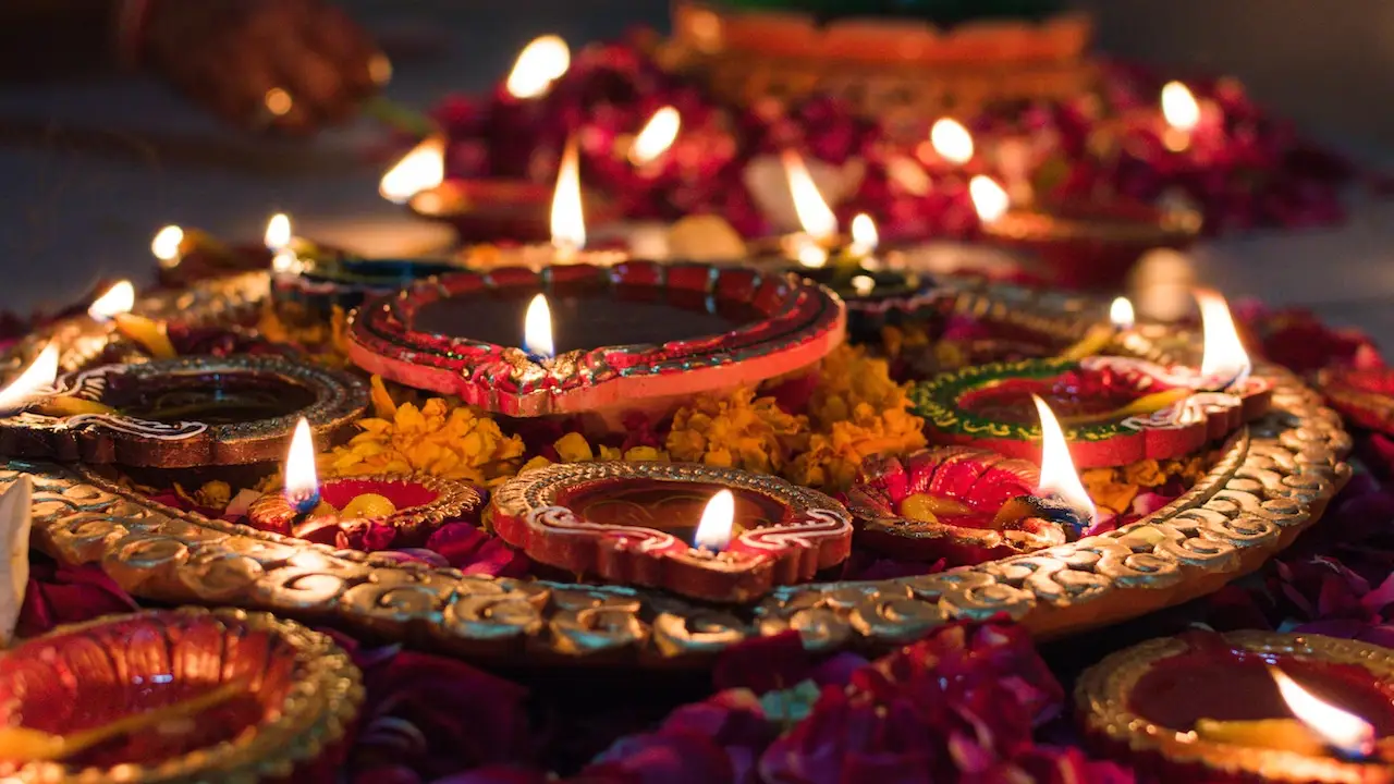 İki milyondan fazla kandil ile Hindistan Işık Festivali