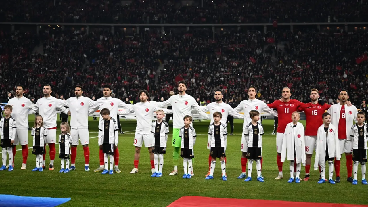 Türkiye-Almanya maçında gözden kaçan skandal: Hitler selamı verdi
