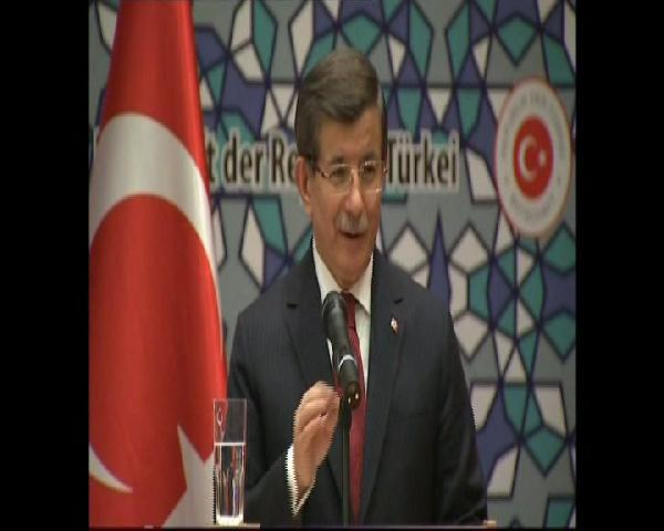 Davutoğlu: Frankfurt'la yarışıyor değiliz