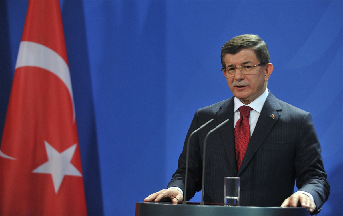 Davutoğlu: Merkel'e teşekkür borcumuz var