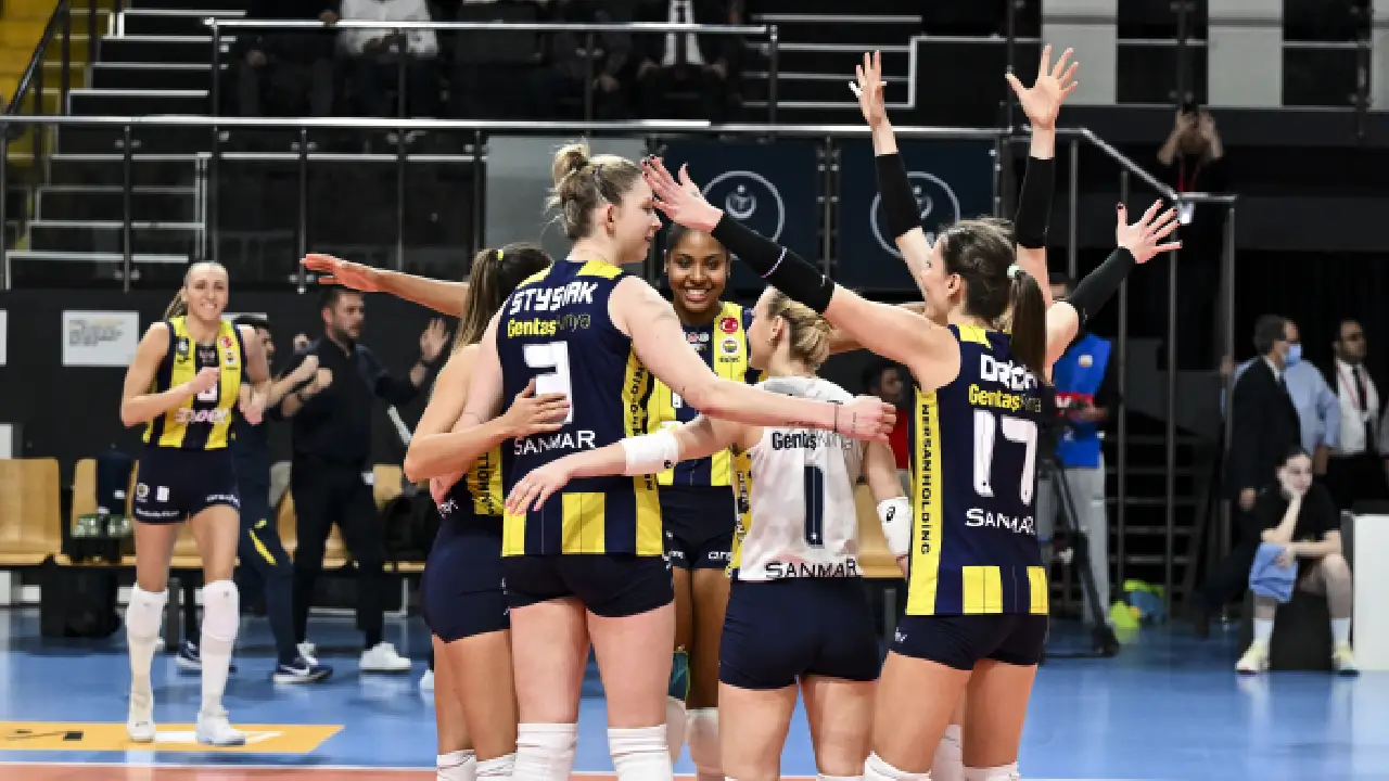 Fenerbahçe Opet, VakıfBank'a ilk yenilgisini tattırdı