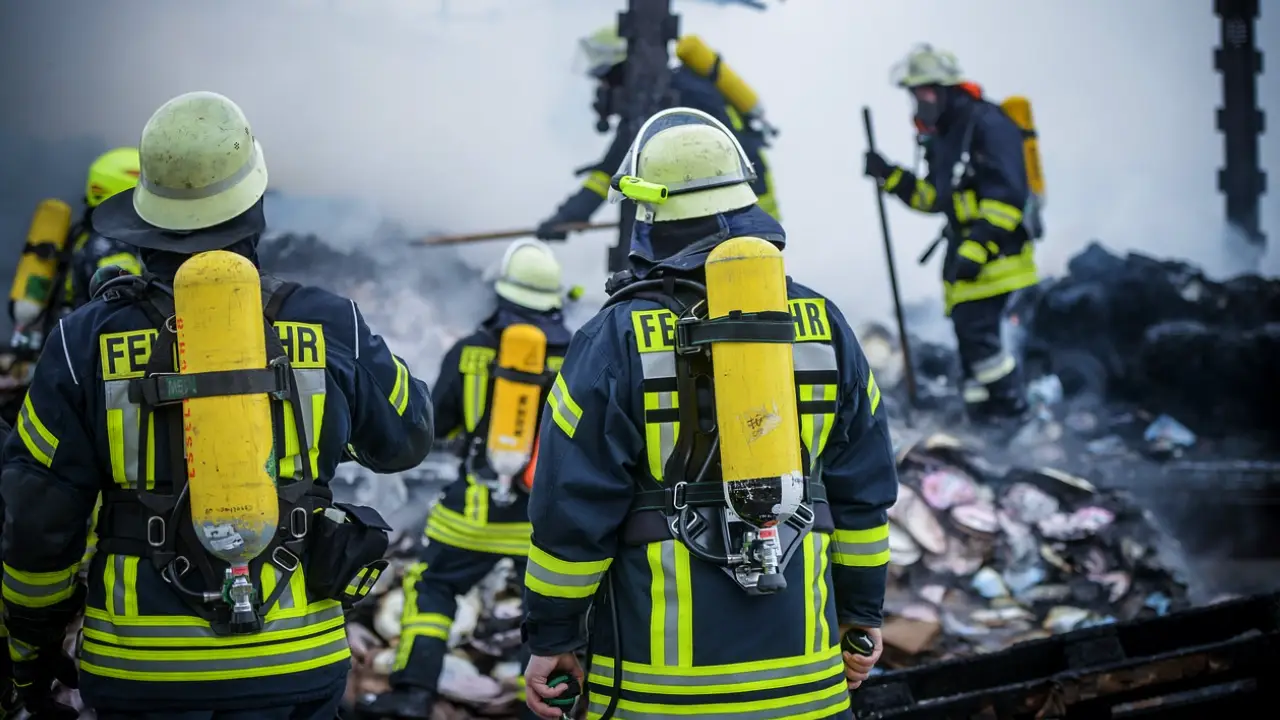 Kuzey Ren-Vestfalya'da itfaiyeciler hükümete kızdı