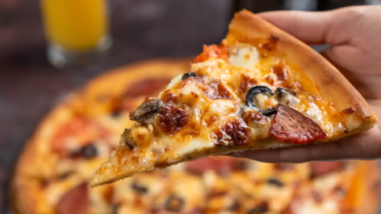 Kaloriden daha fazlası: Dondurulmuş pizza kanser riskini artırıyor