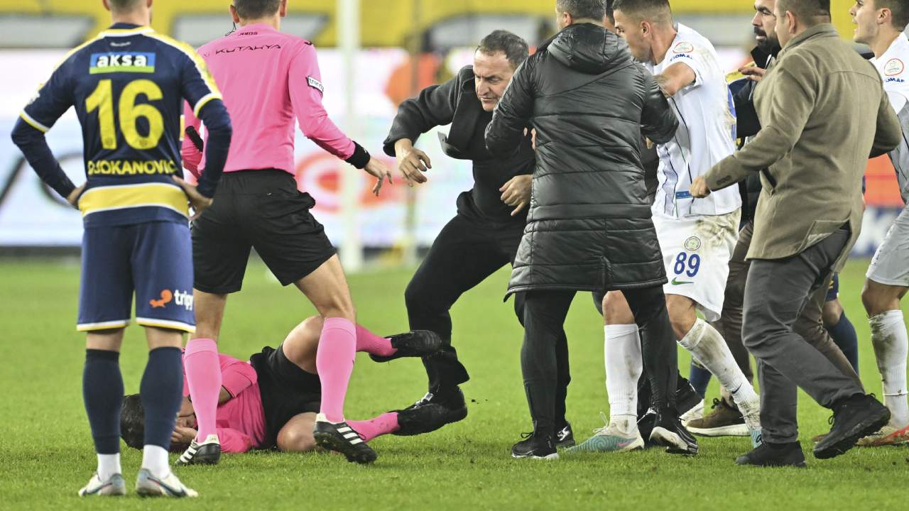 Ankaragücü Başkanı Koca, hakem Meler'e yumruk attı