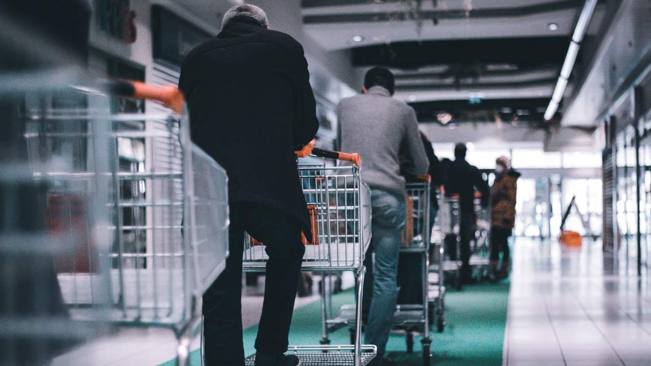 Alman süpermarketlerinde dikkat edilmesi gereken kurallar... Kasadaki mi raftaki mi fiyat geçerli