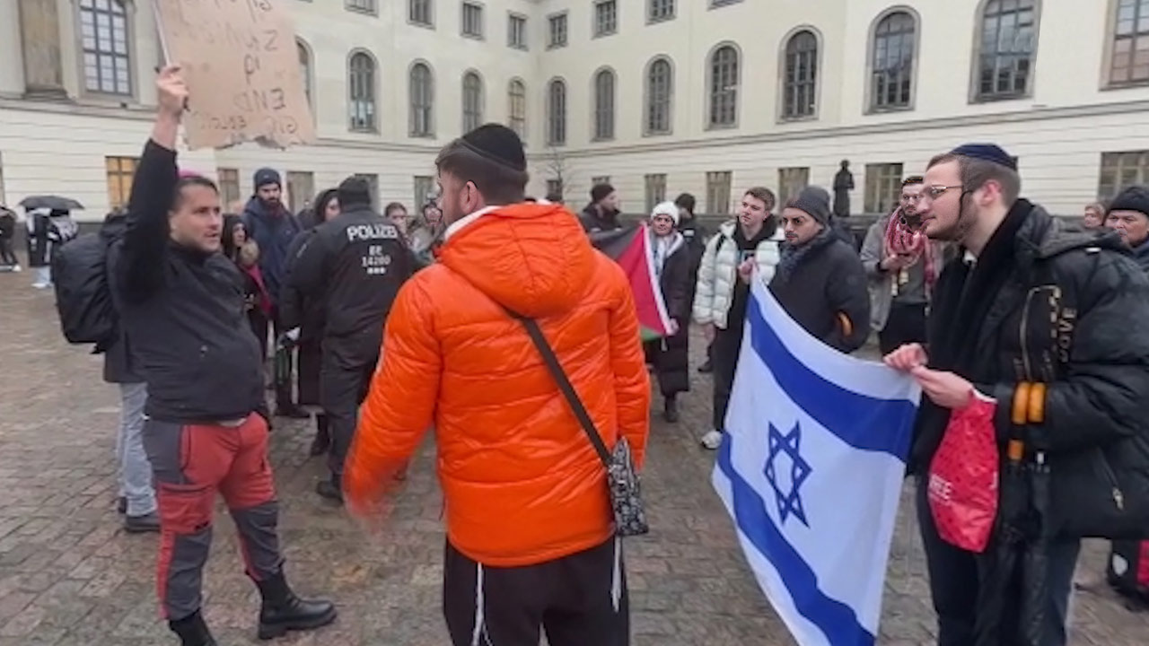 Berlin'de "İsrail" protestosu: "Almanya finanse ediyor İsrail bombalıyor"