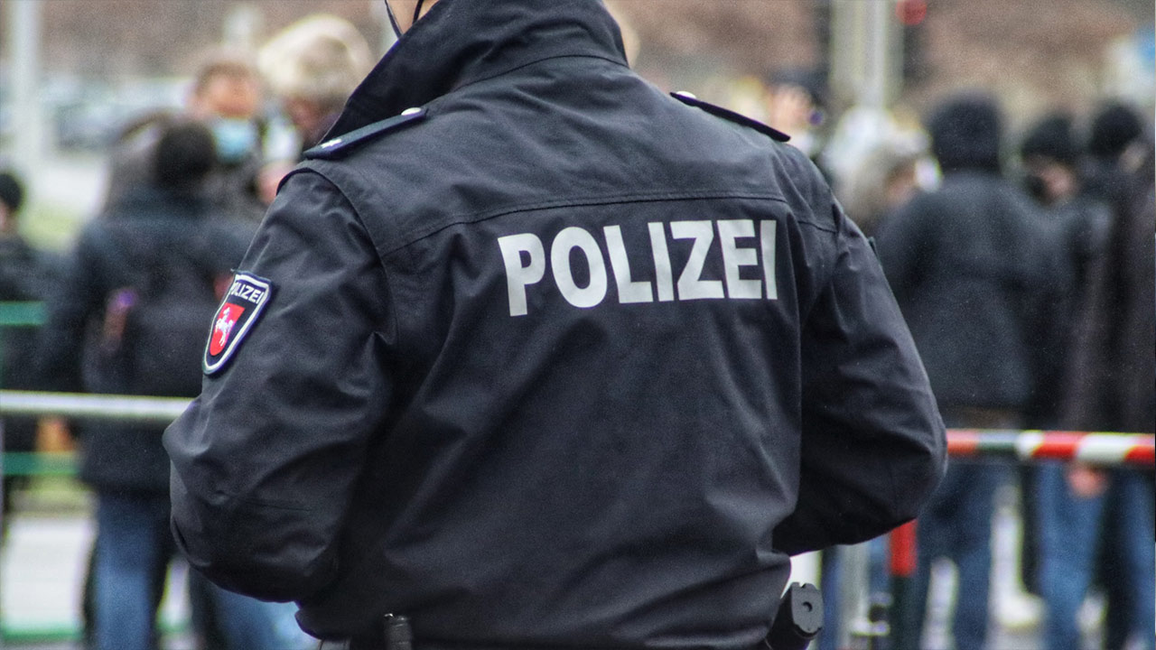 İsviçre'de bir adam yoldan geçenleri rastgele bıçakladı