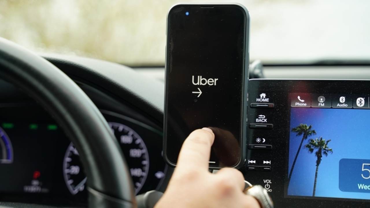 Berlin'de Uber soygunu: Şoför dövüldü!