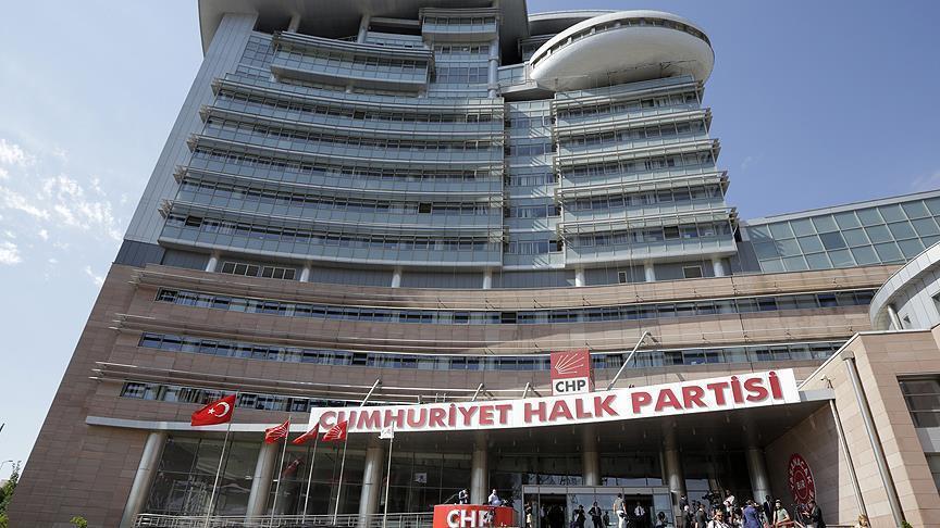 CHP'de 'Atatürk fotoğrafının indirilmesi' tartışması
