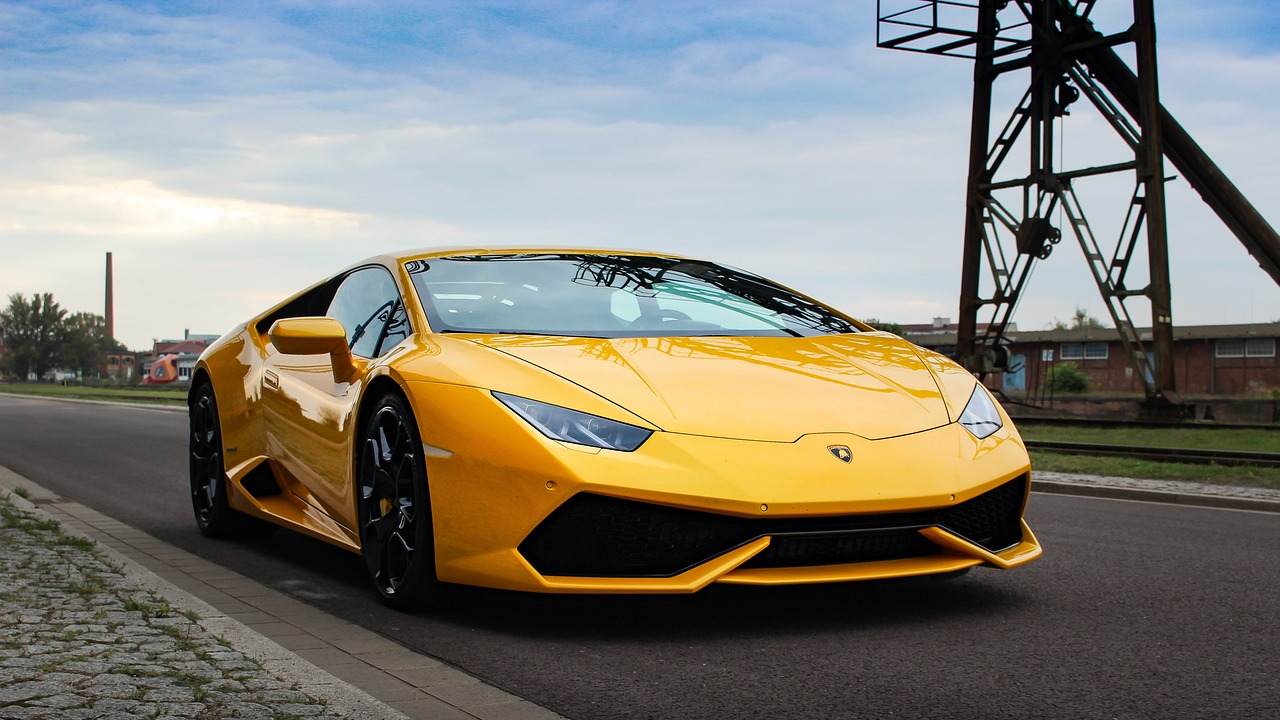 Oto yıkamacıdan Lamborghini çaldı, tüm gece drift yaptı