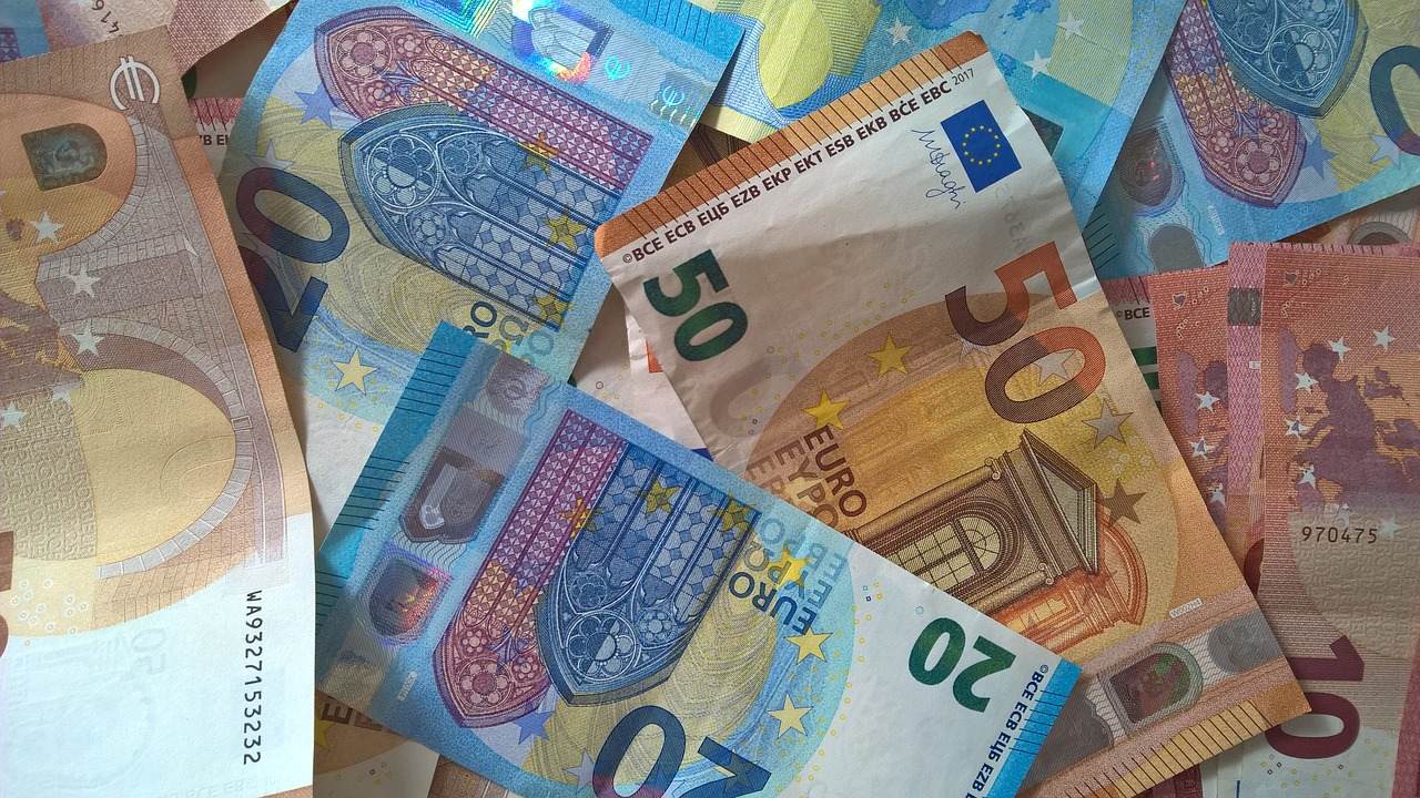 Almanya "çalışmak istemeyenin" yardım paralarını kesmeye hazırlanıyor