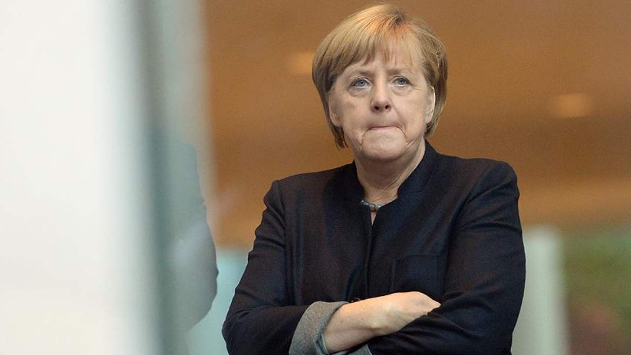 Aşırı sağcıların hedefinde Merkel var: İslamcıları sınır dışı edin