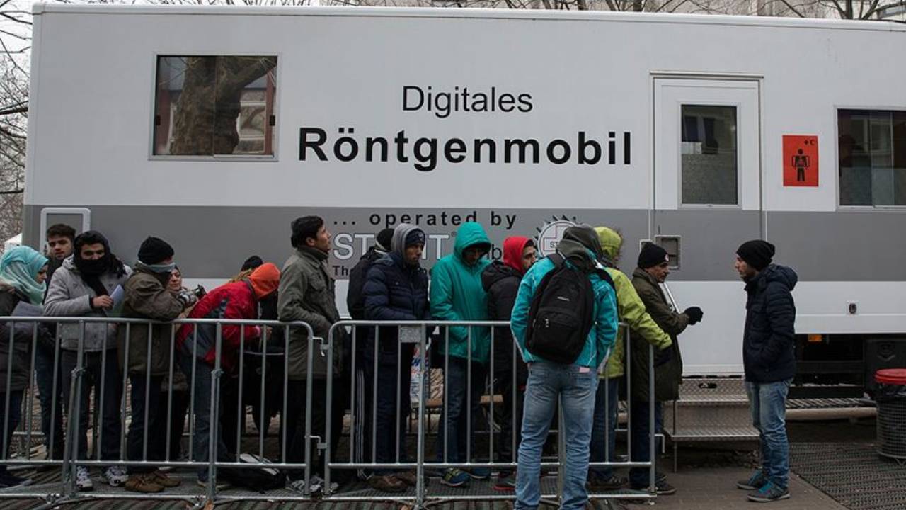 Almanya'da göçmen kabul merkezine polis operasyonu