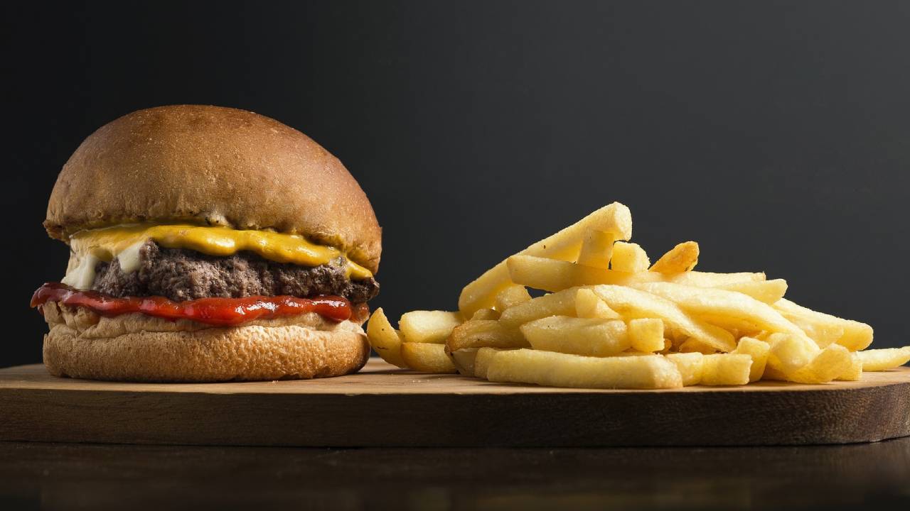 Alman restoran, nakit ödeme yapan müşterilerine yüzde 5 indirim yapıyor