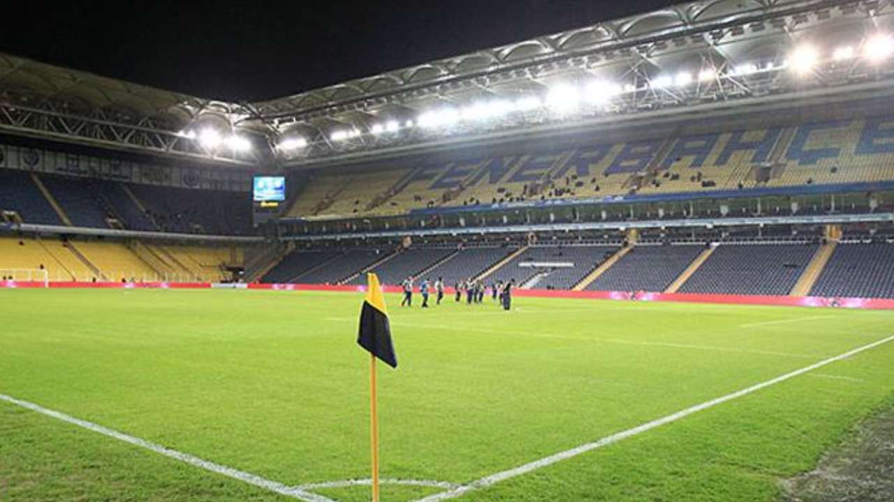 Union Berlin'le anlaşamayan savunma oyuncusu Fenerbahçe'ye gidiyor