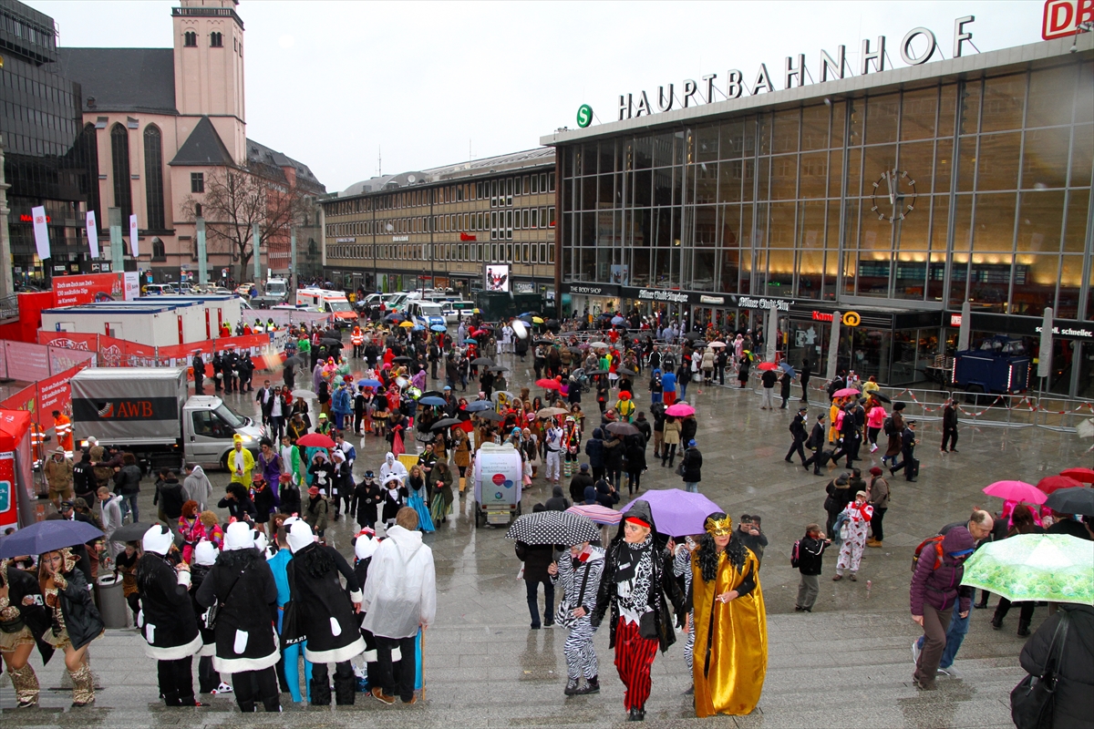Köln'deki karnavalda yine cinsel taciz olayı