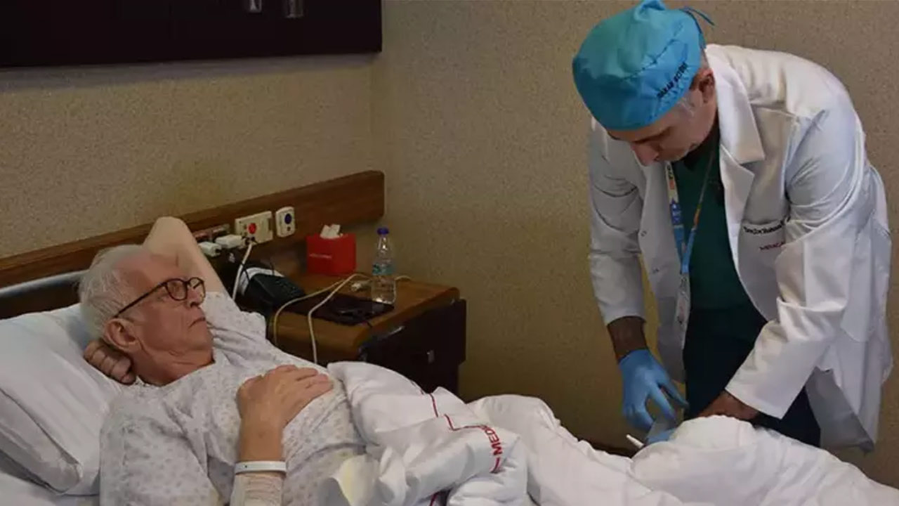 Türk doktor Alman hastayı Alman doktorun icadıyla tedavi etti