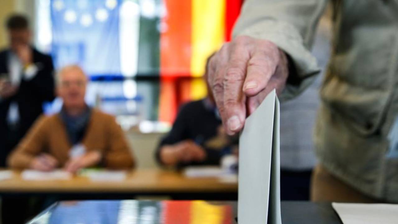 Hessen'de oy verme yaşı 16'ya düşürüldü