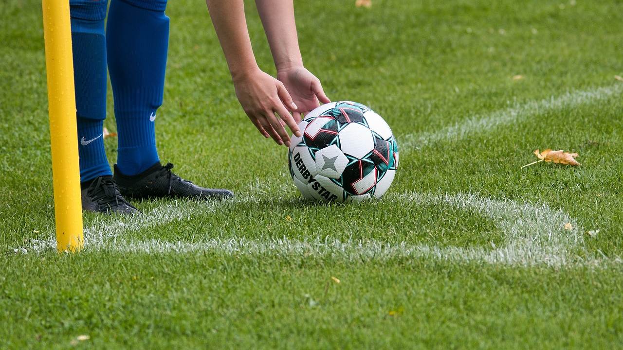 Bayer Leverkusen 90+4'te 3 puanı kurtardı