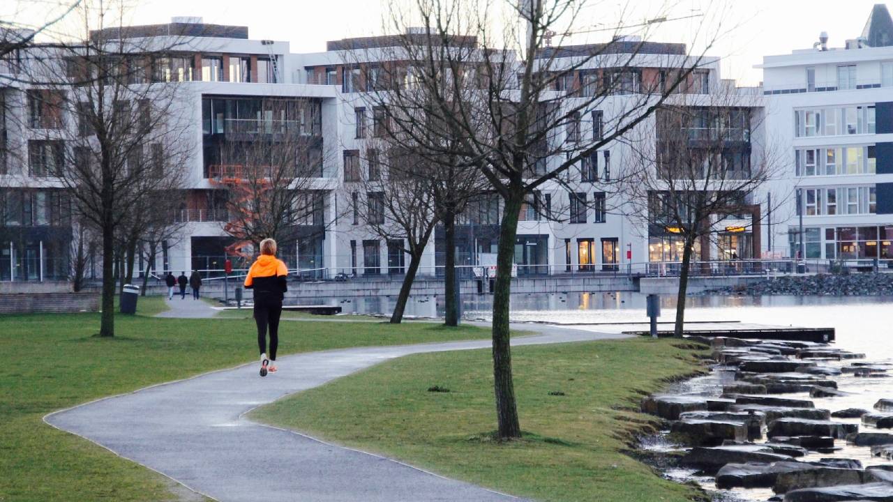 Köln'deki evlerinden çıkarlarsa tutuklanacaklar