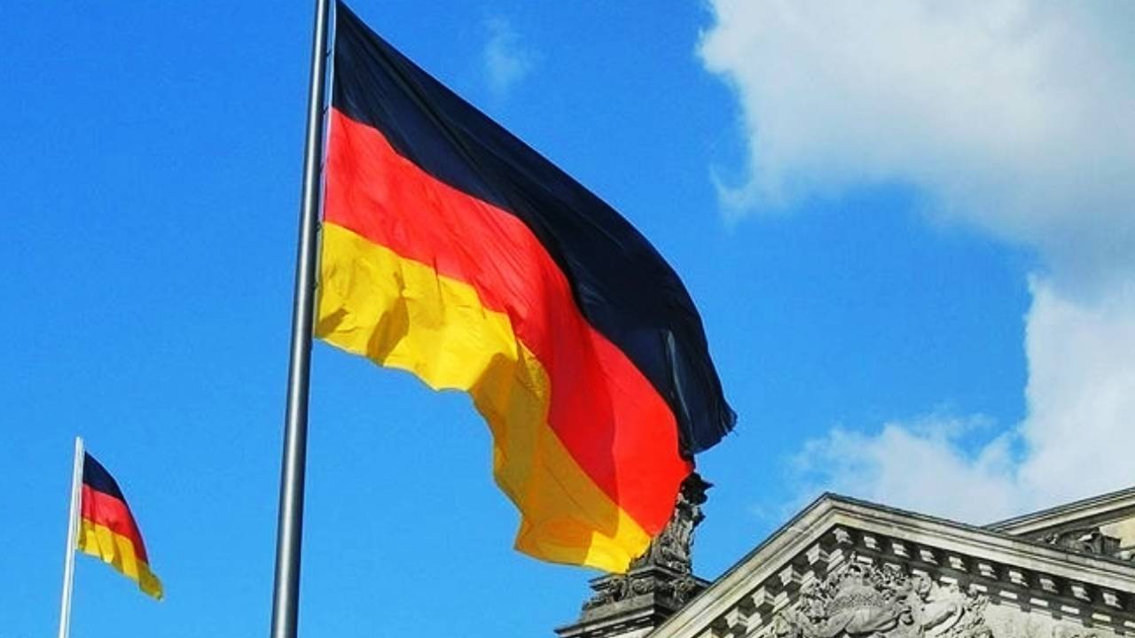 Almanların üçte ikisi hükümetten memnun değil