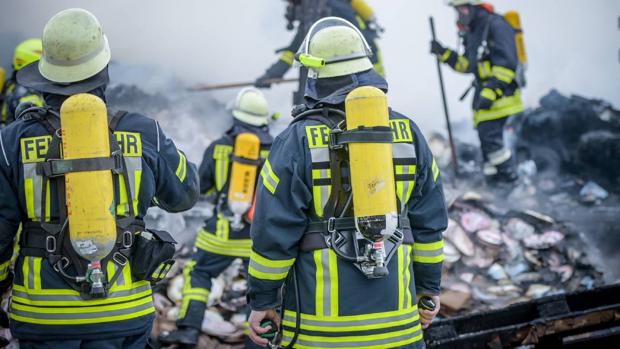 Stuttgart'ta tehlikeli patlama: Bir bina adeta enkaza dönüştü