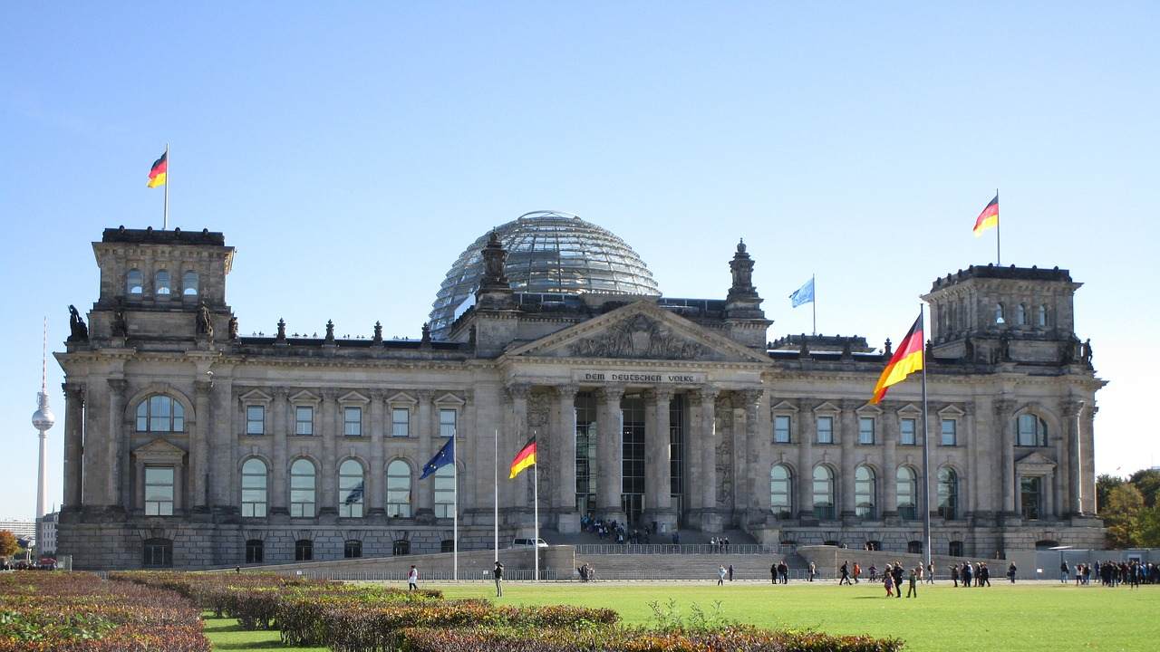 Alman Federal Meclisi'nde bomba alarmı