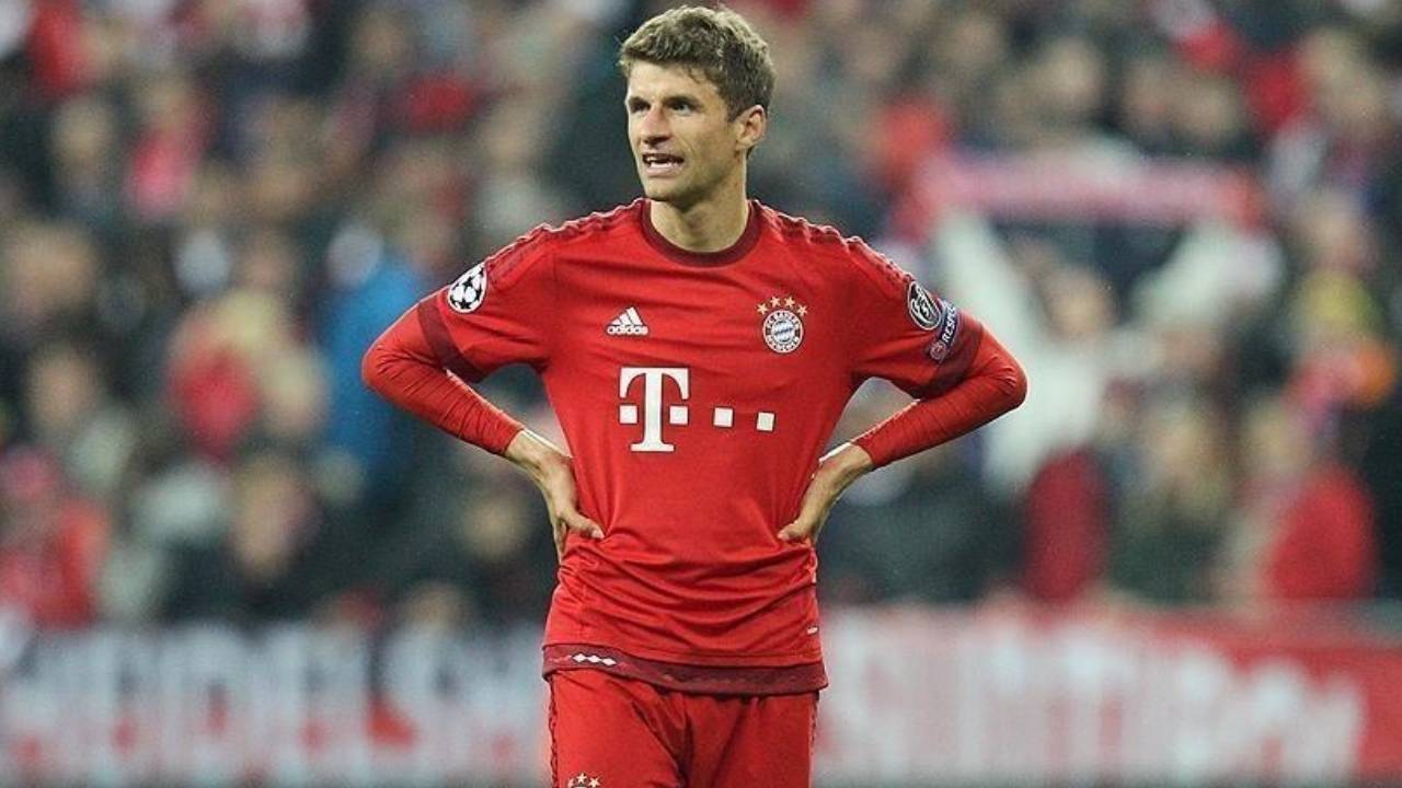 Thomas Müller, kendisini bekleyen gazetecilerle röportajı yarıda kesti
